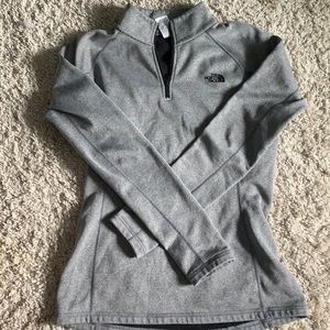 Women’s North Face Pull Over - M